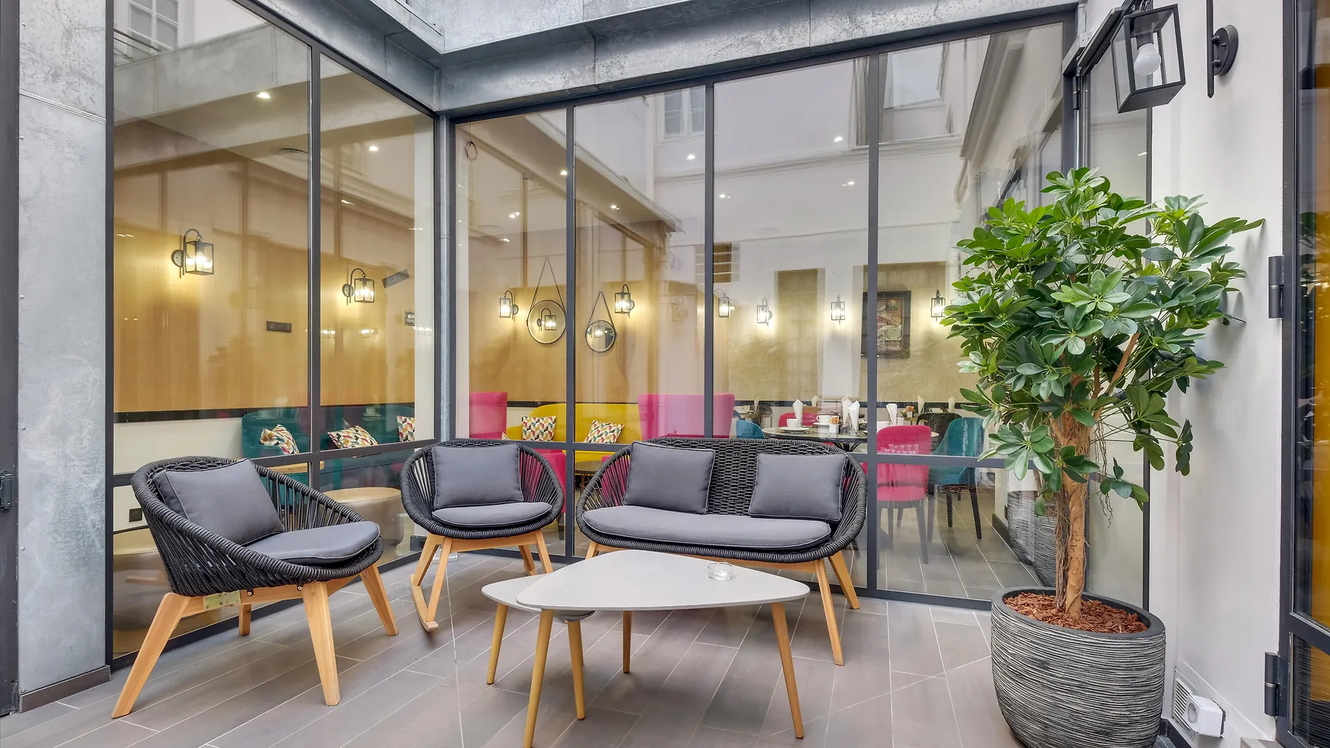 ***  Hotel Lucien & Marinette Paris France